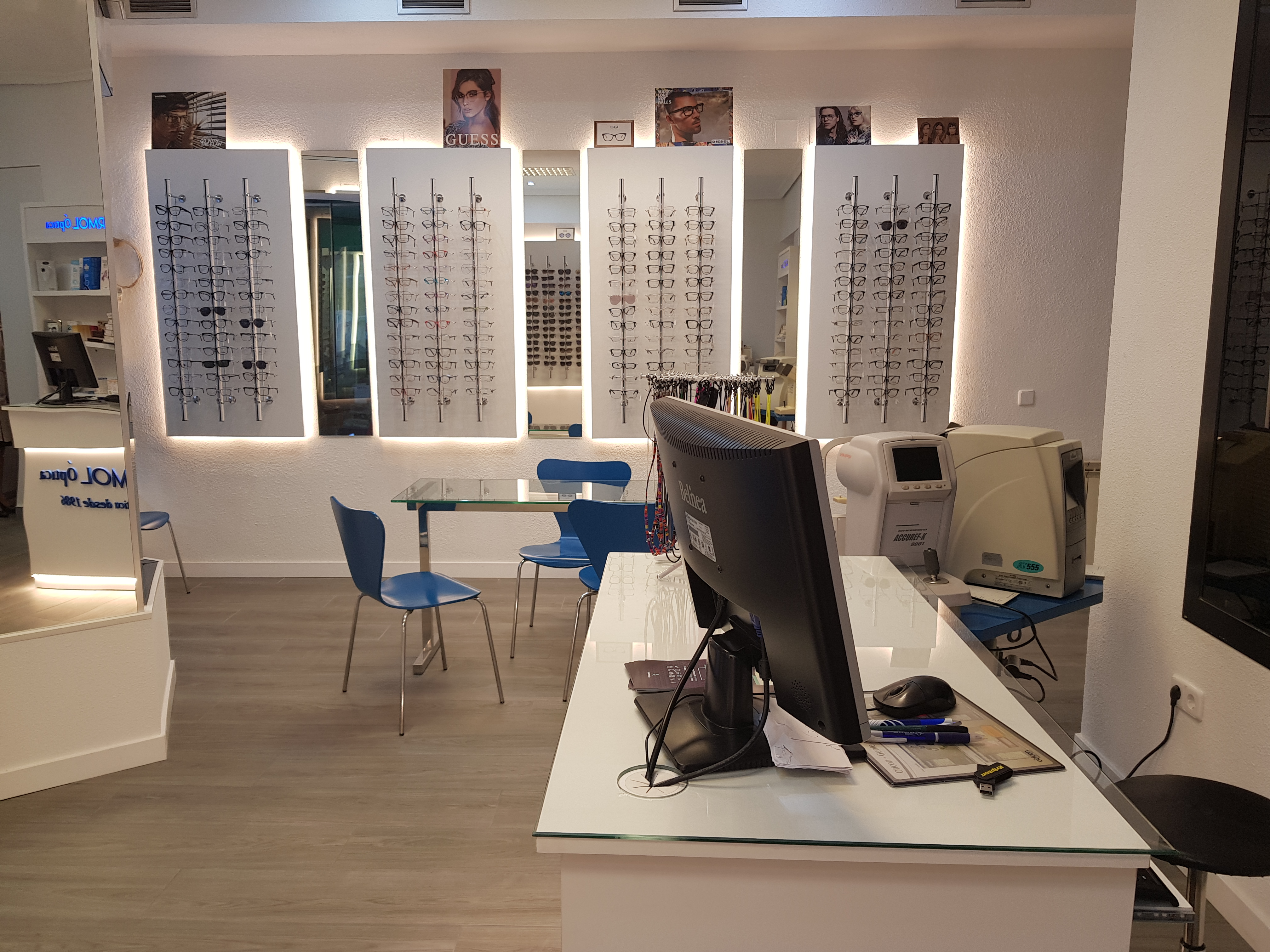 Interior de Optica Marmol Centro auditivo