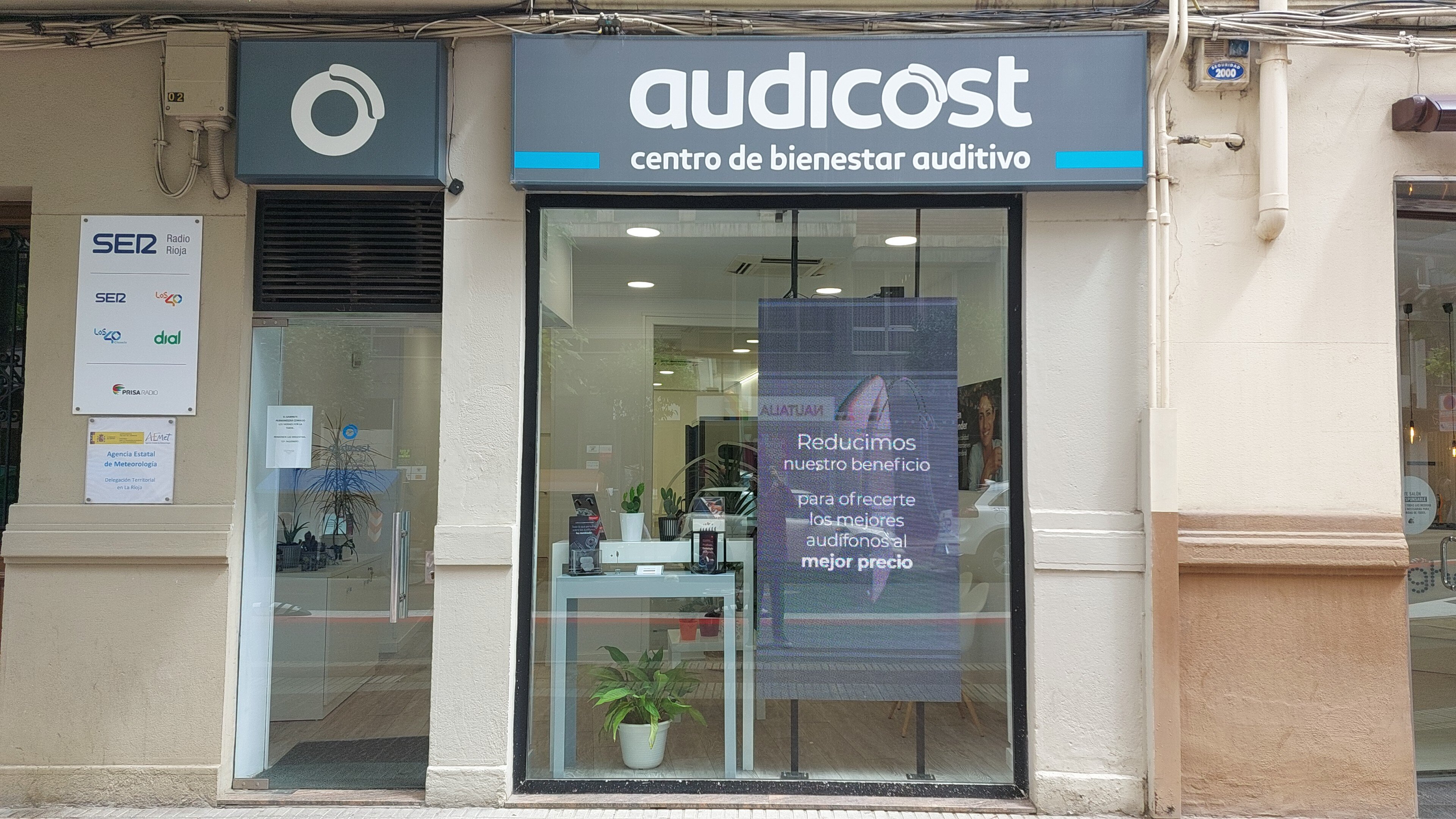 Interior de Audicost Logroño