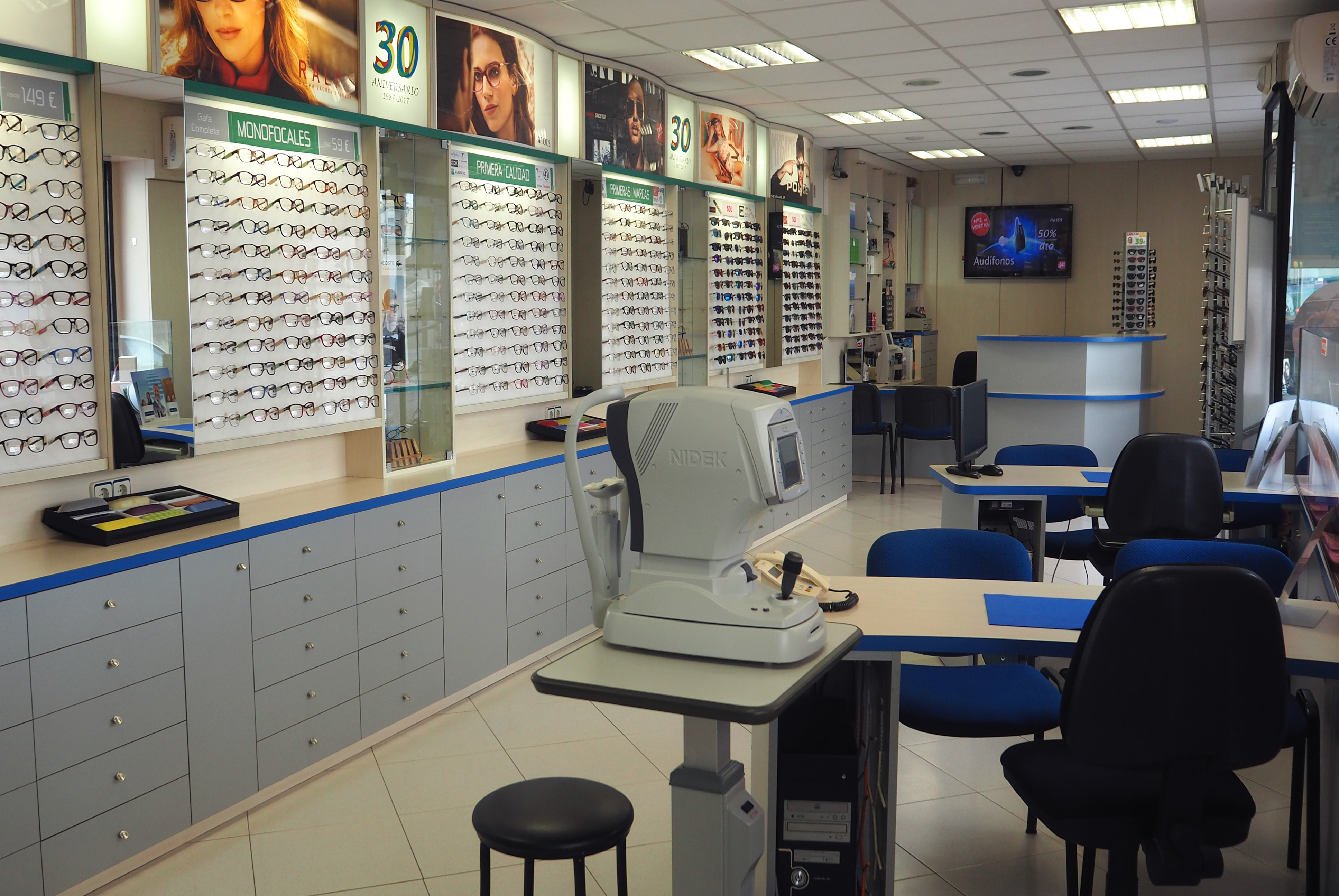 Interior de Centro auditivo RM Optics