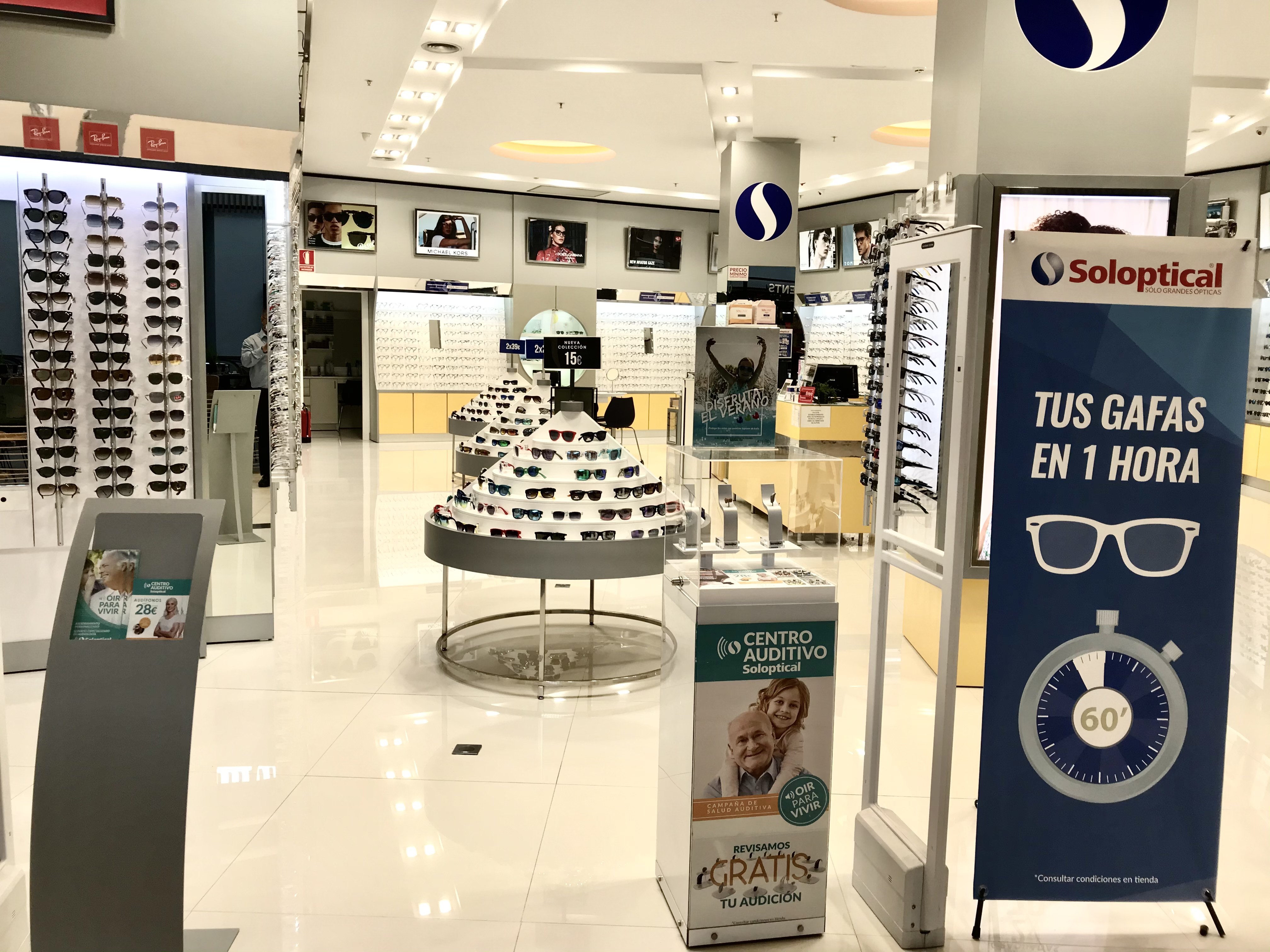 Interior de Soloptical Intu Asturias