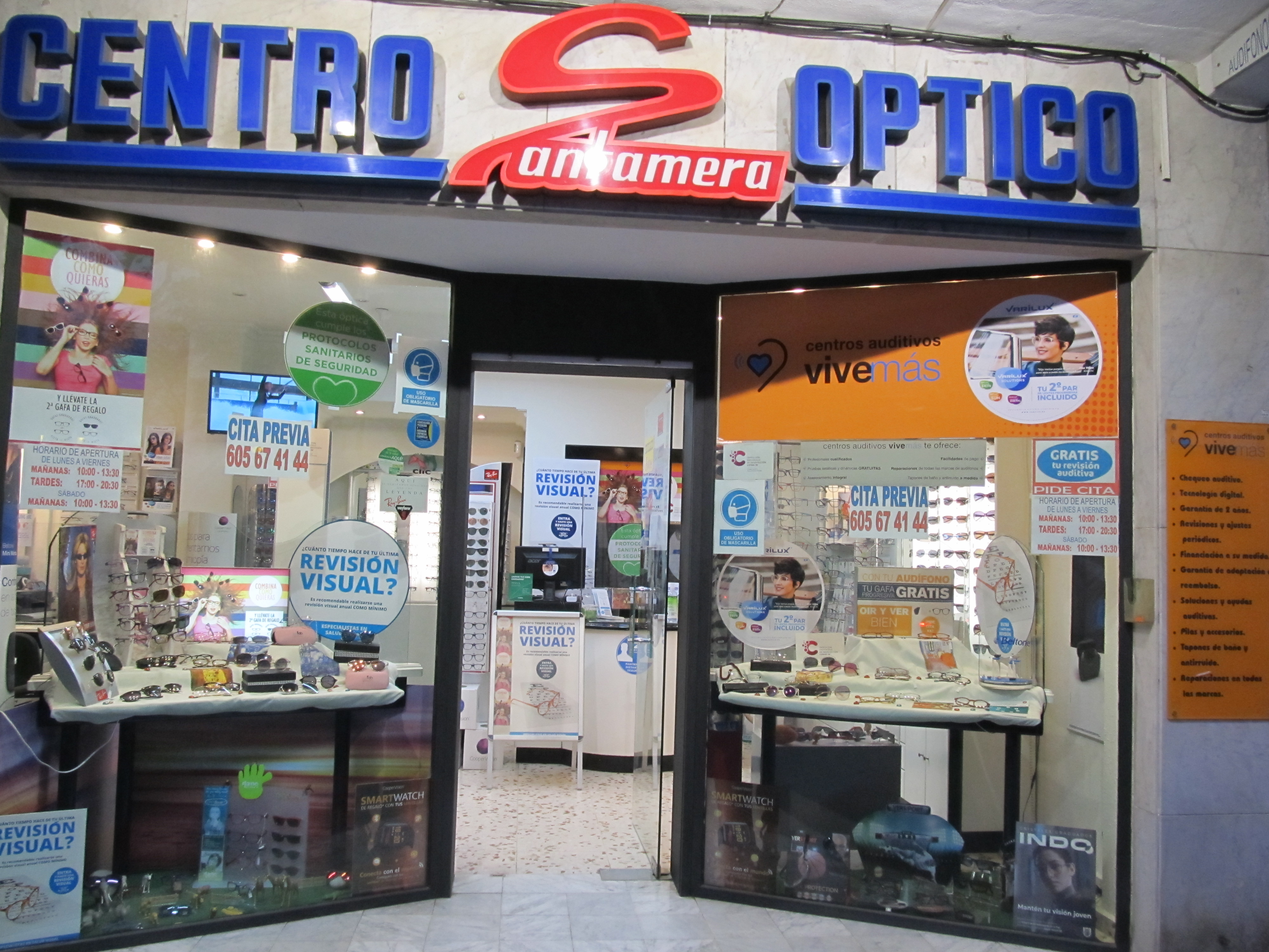 Interior de Centro Optico Santamera