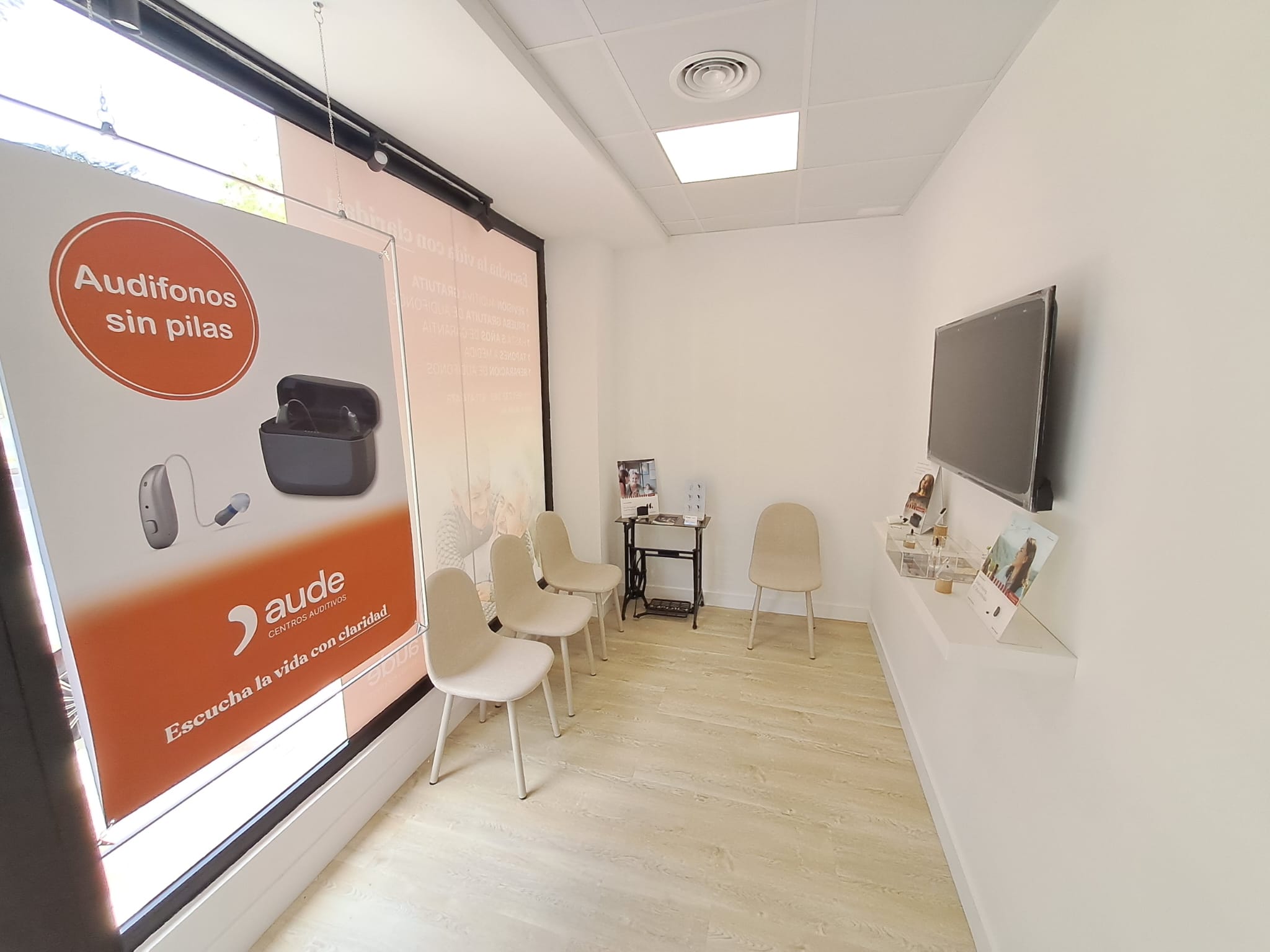 Interior de Aude Centro Auditivo en Málaga