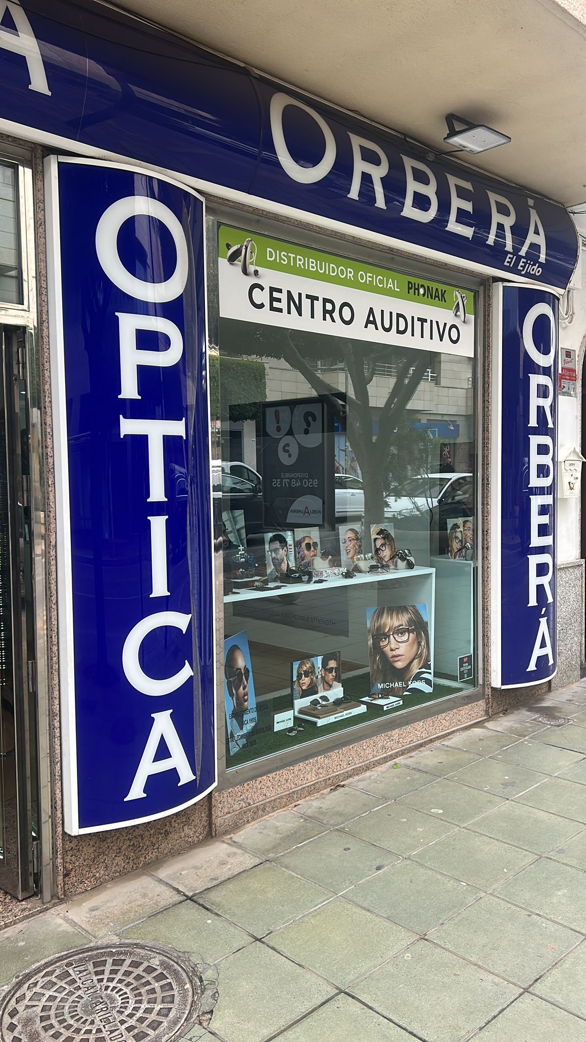Interior de Centro Auditivo Óptica Orberá El Ejido