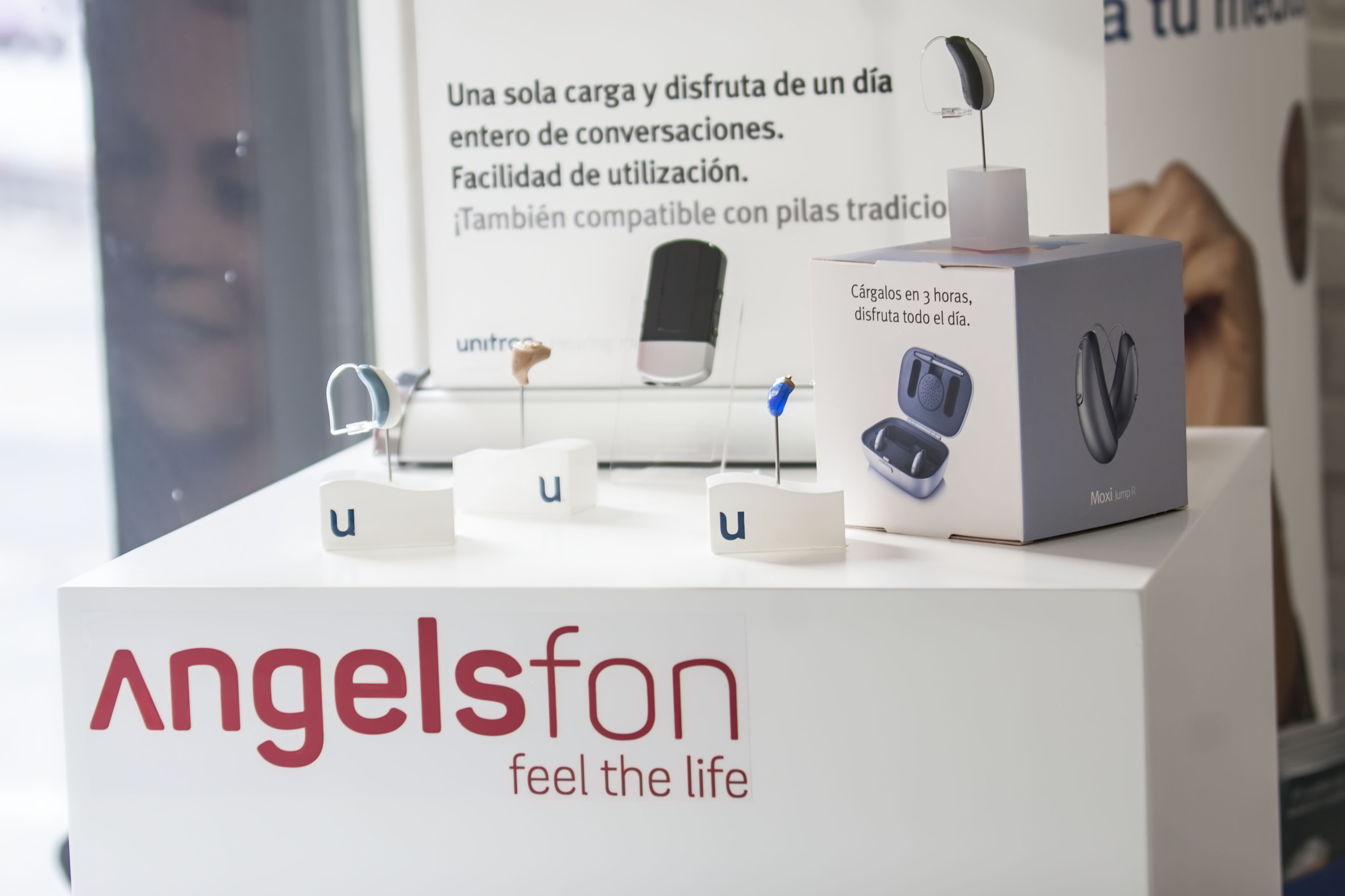 Interior de Óptica y Audiología Angels Optics Sueca
