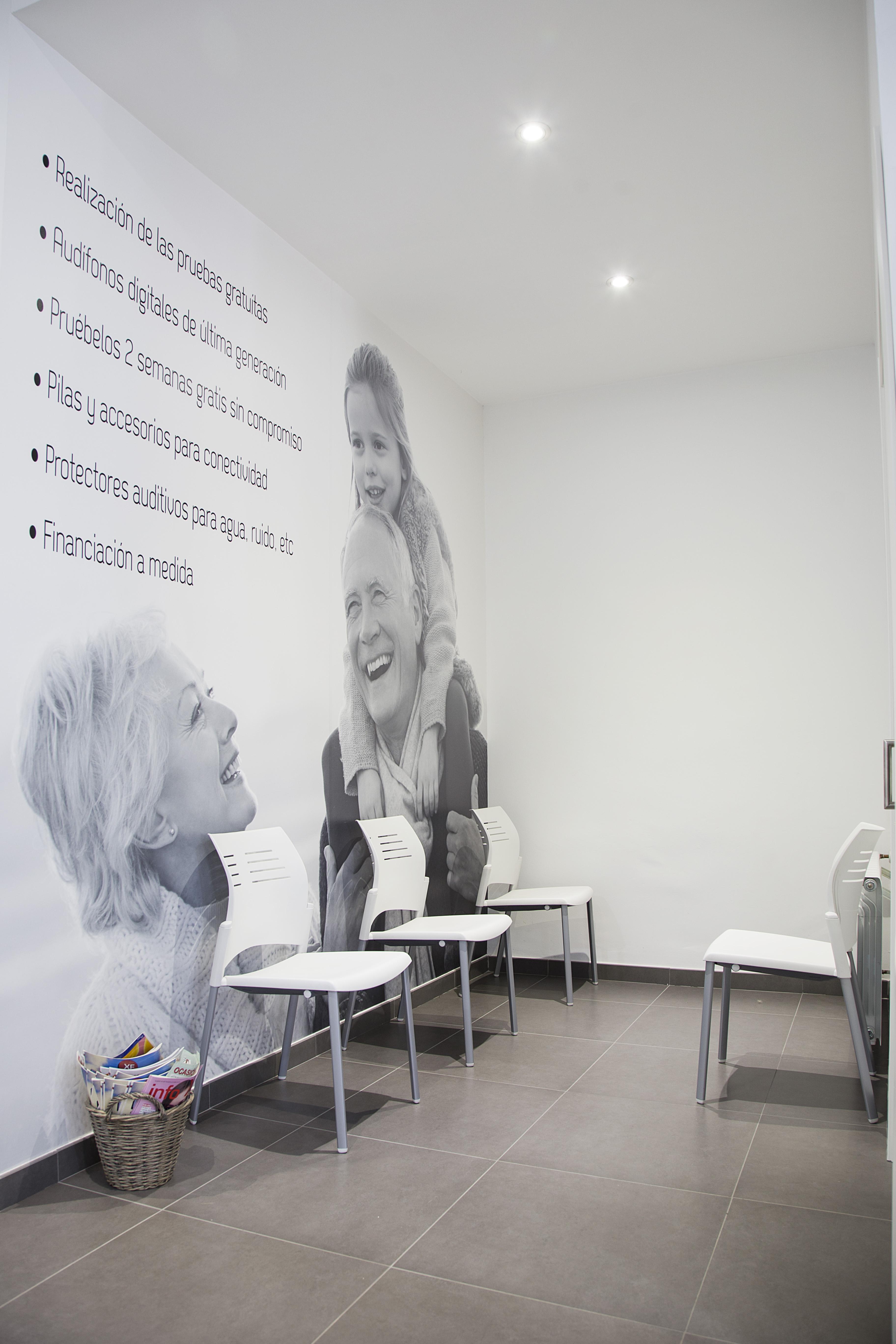 Interior de Farmacia Trebol (Centro Auditivo Confortaudio)
