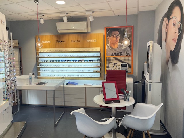 Interior de Opticalia Capellades